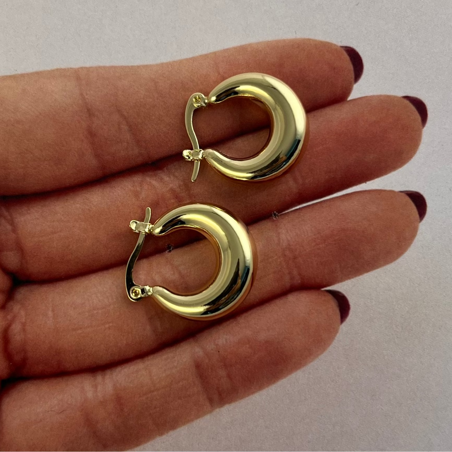 Arracadas chunky media luna 2 cm chapa de oro