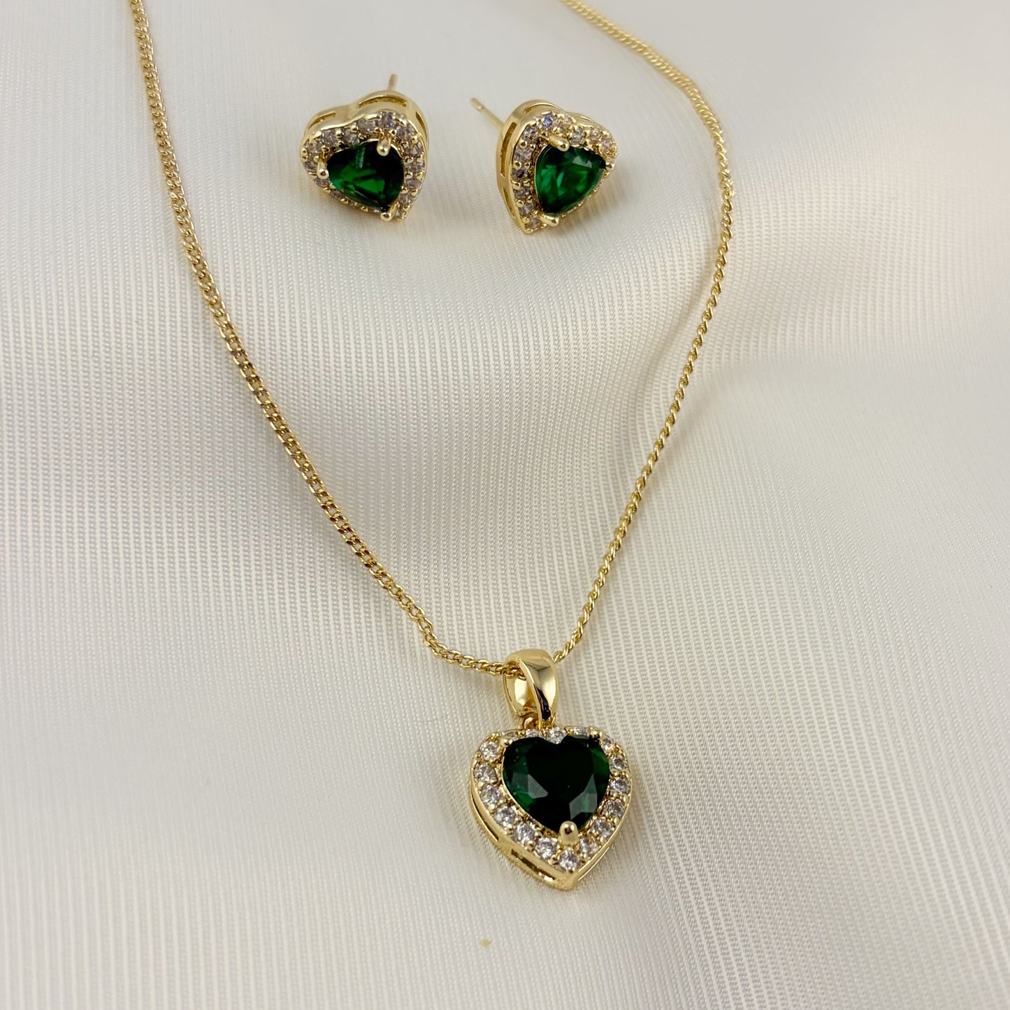 Set aretes y collar corazón verde zirconias chapa de oro