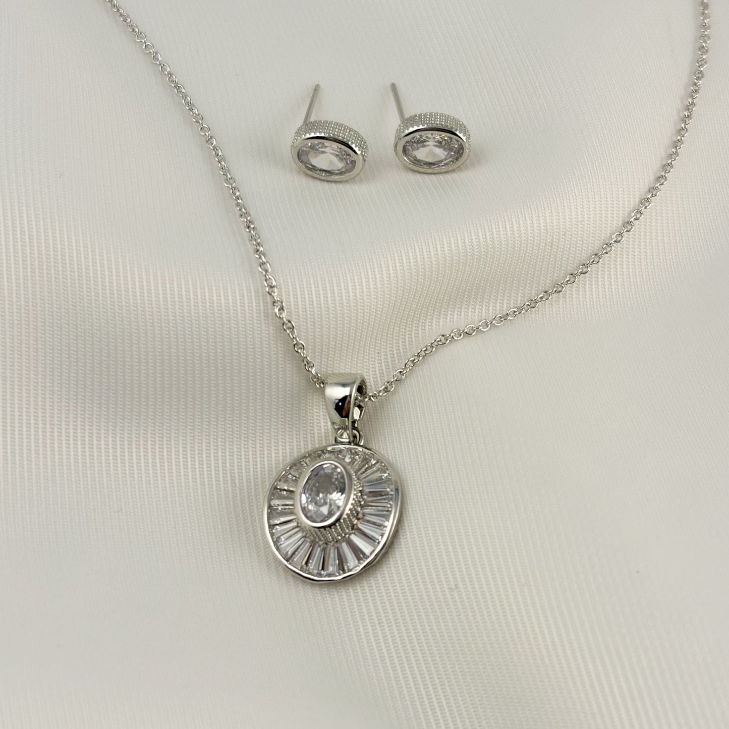 Set aretes y collar plateado ovalo zirconias chapa de oro