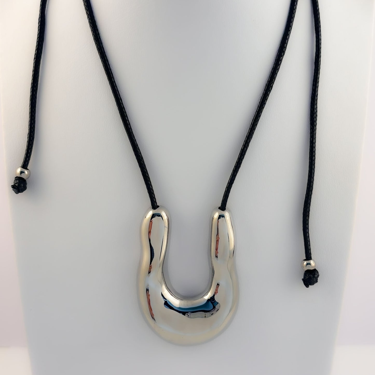 Collar acero premium U cordón negro