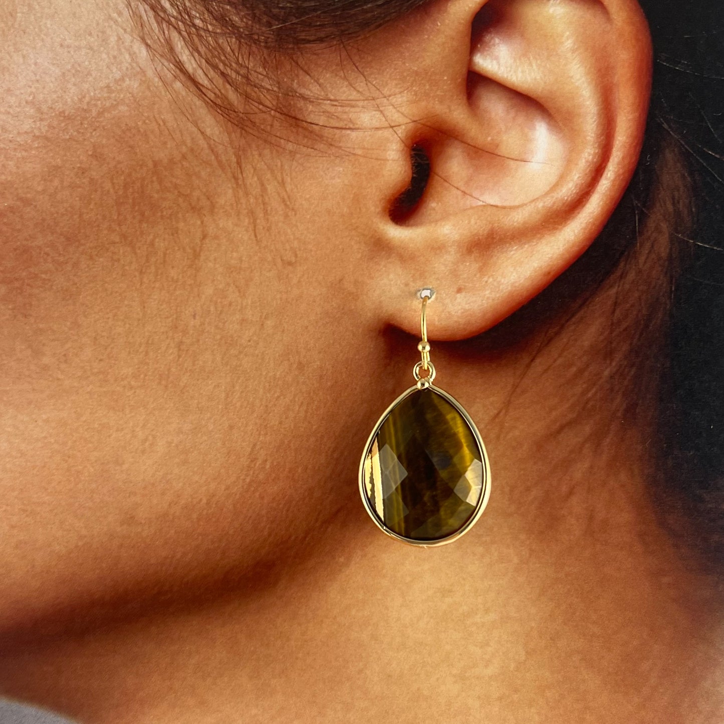 Aretes chapa de oro piedra natural gota grande