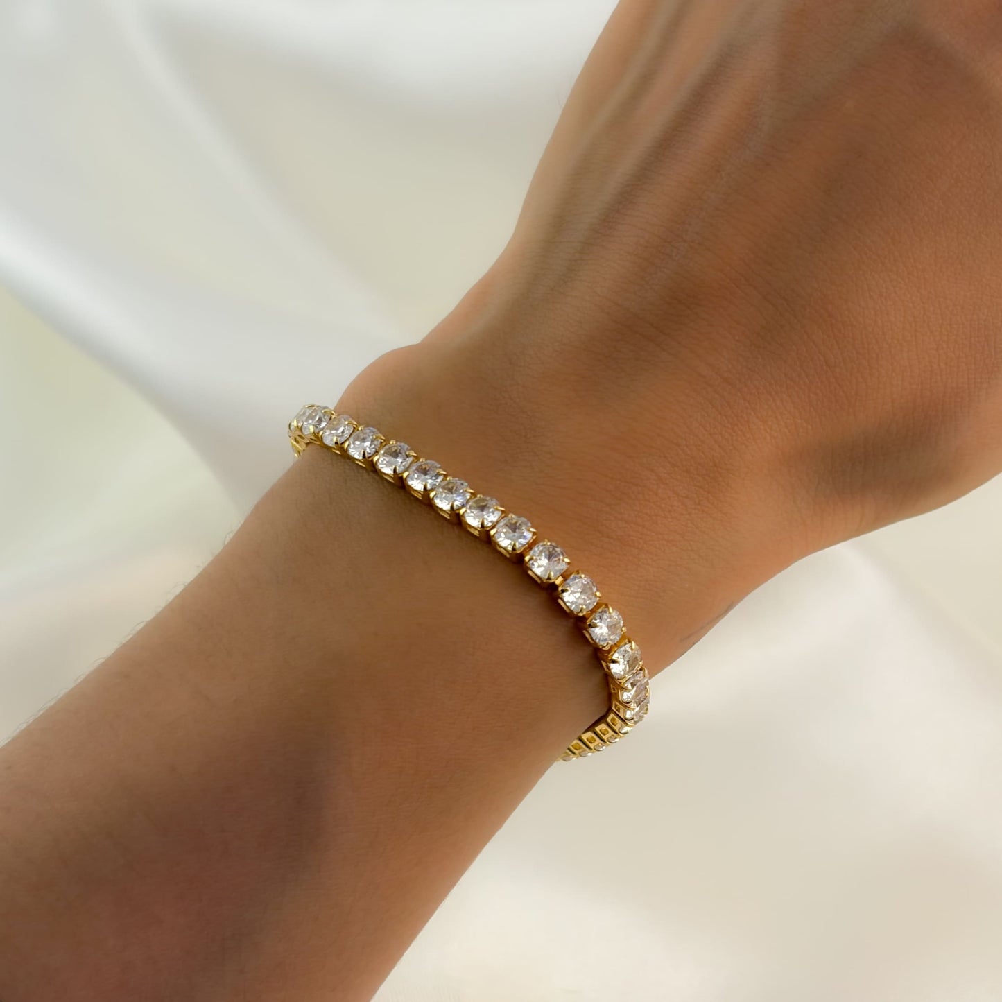 Pulsera baño de oro zirconia redonda ajustable dorada