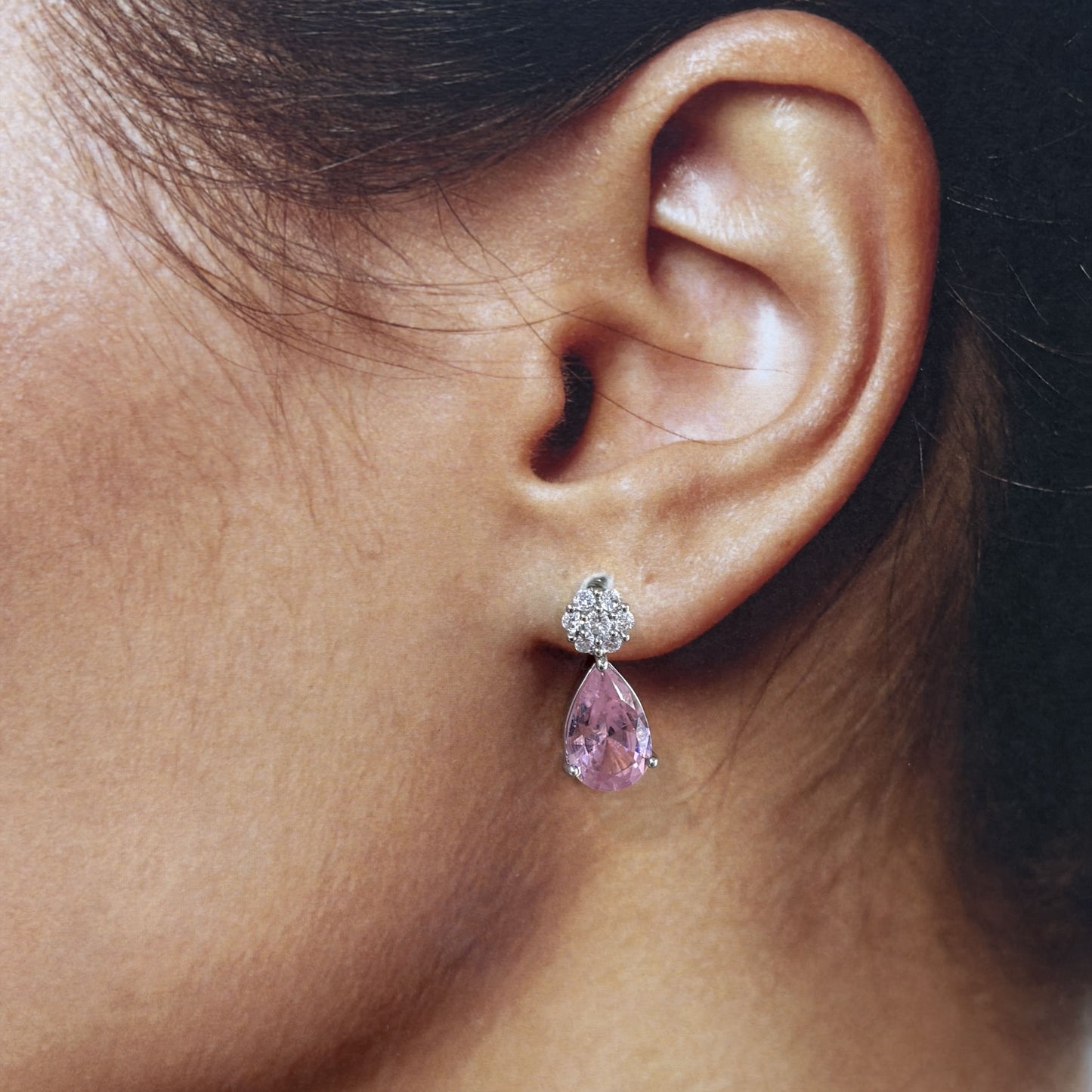 Arete pegado mini zirconias gota rosa