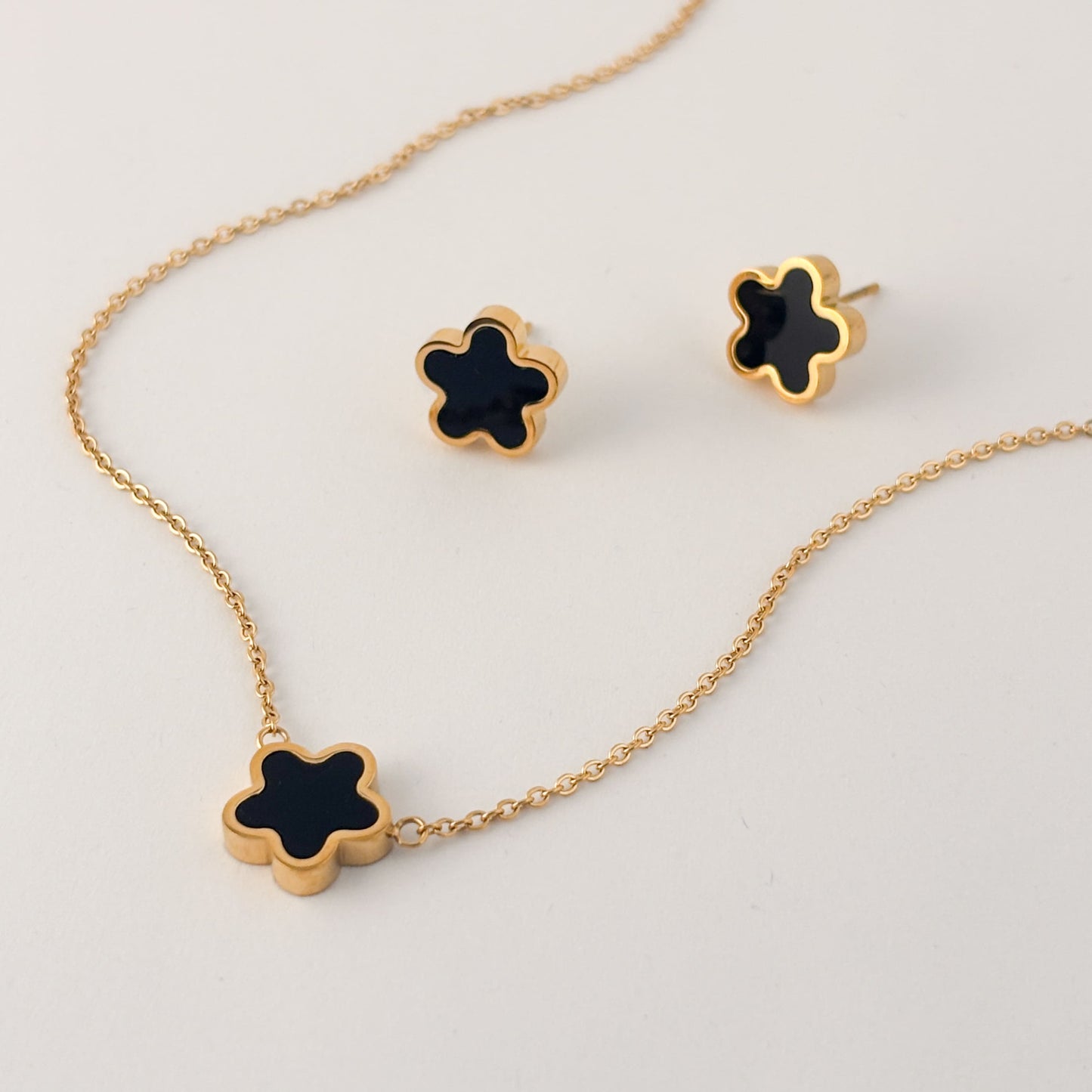 Set collar y aretes acero premium flor