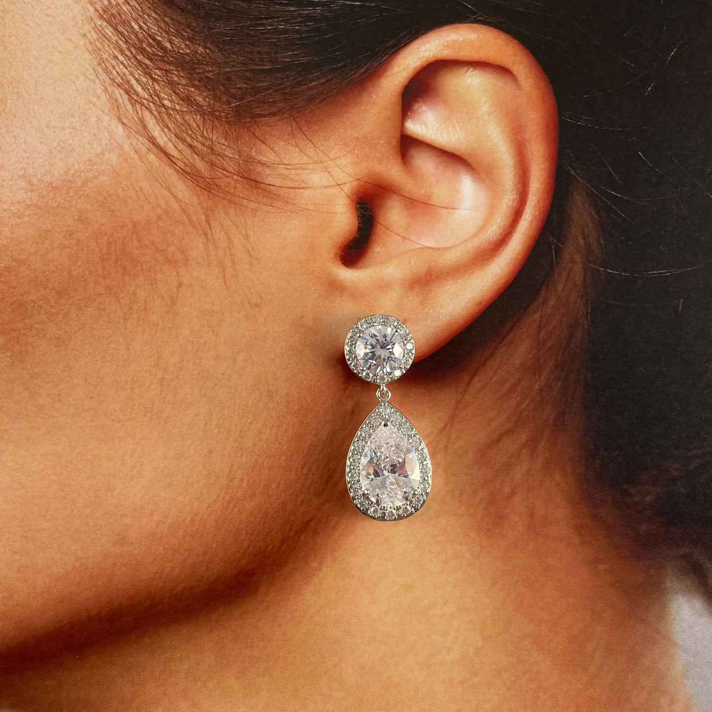 Aretes plateados largo medio zirconias círculo y gota baño de oro