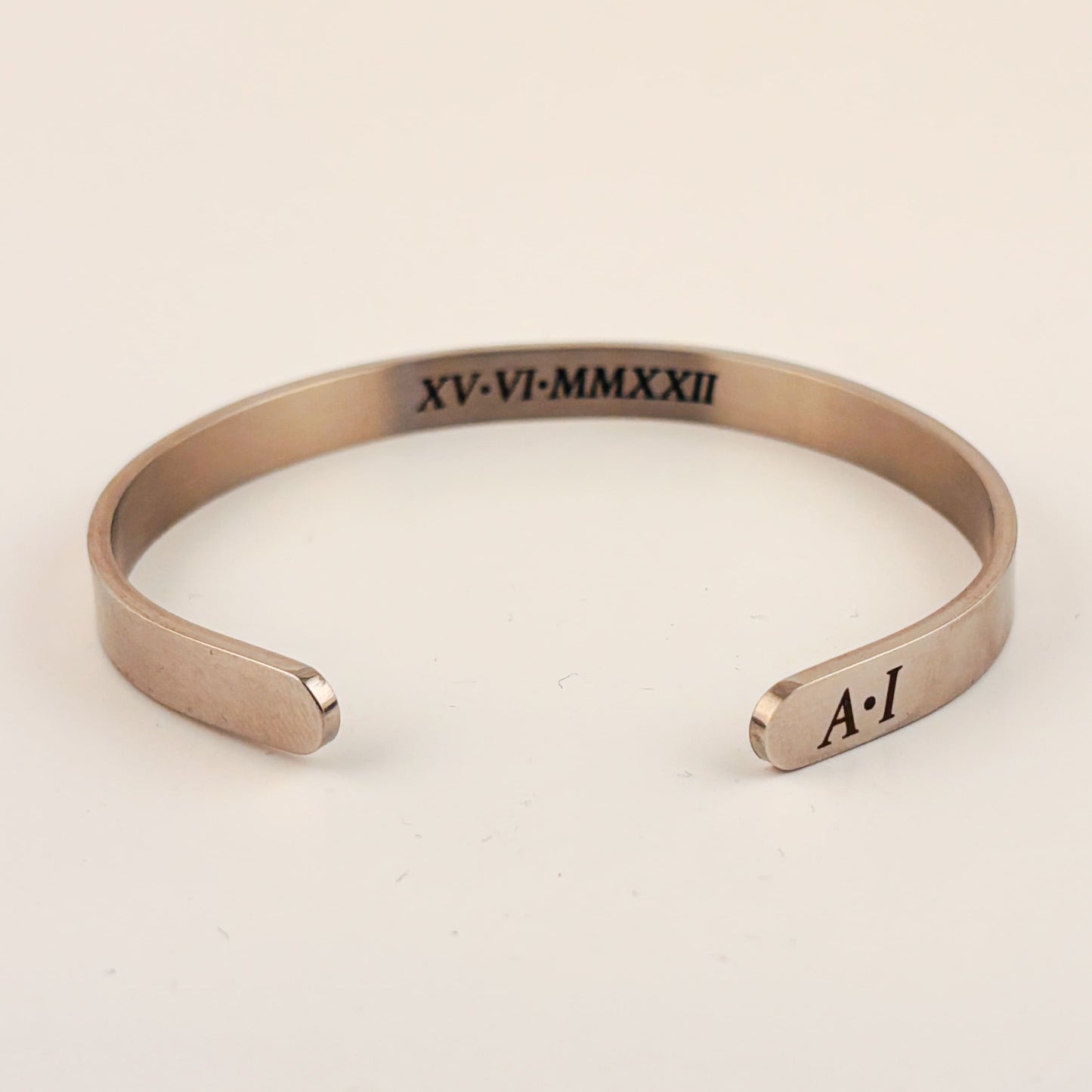 Brazalete acero inoxidable con grabado largo