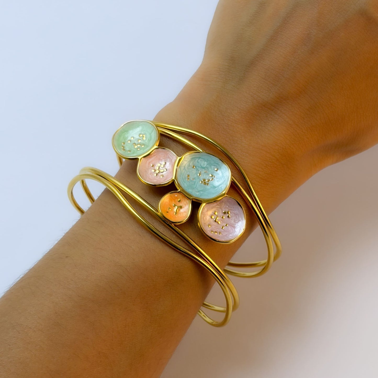 Brazalete ajustable doble platos colores acero premium dorado
