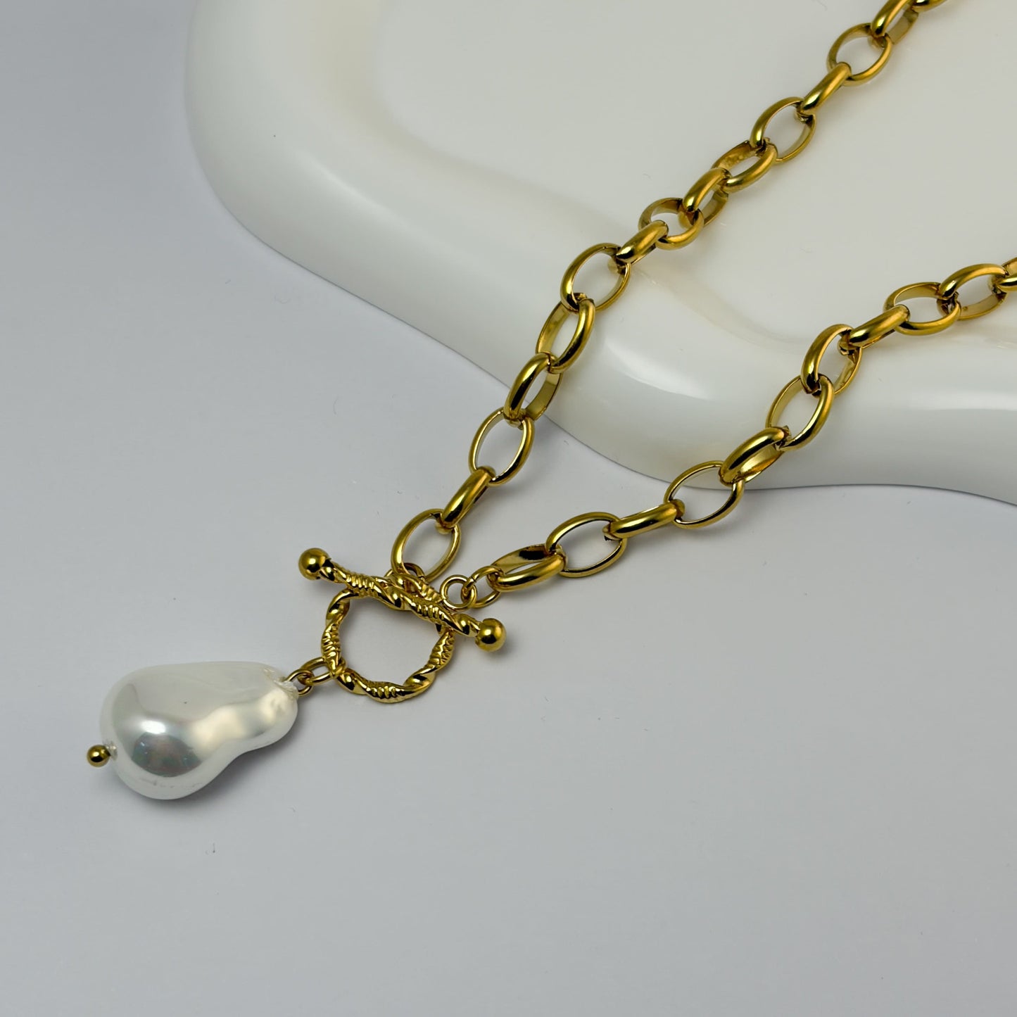 Collar cadena eslabones dorado broche marino perla irregular acero premium 44 cm