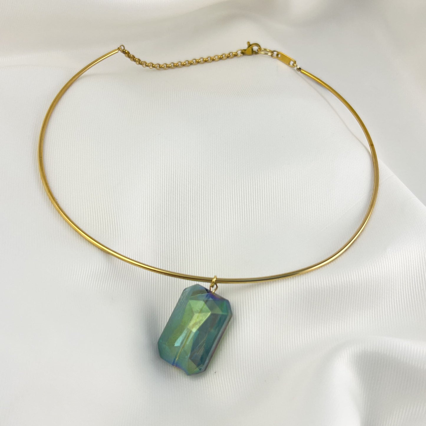 Gargantilla cristal azul rectángulo chapa