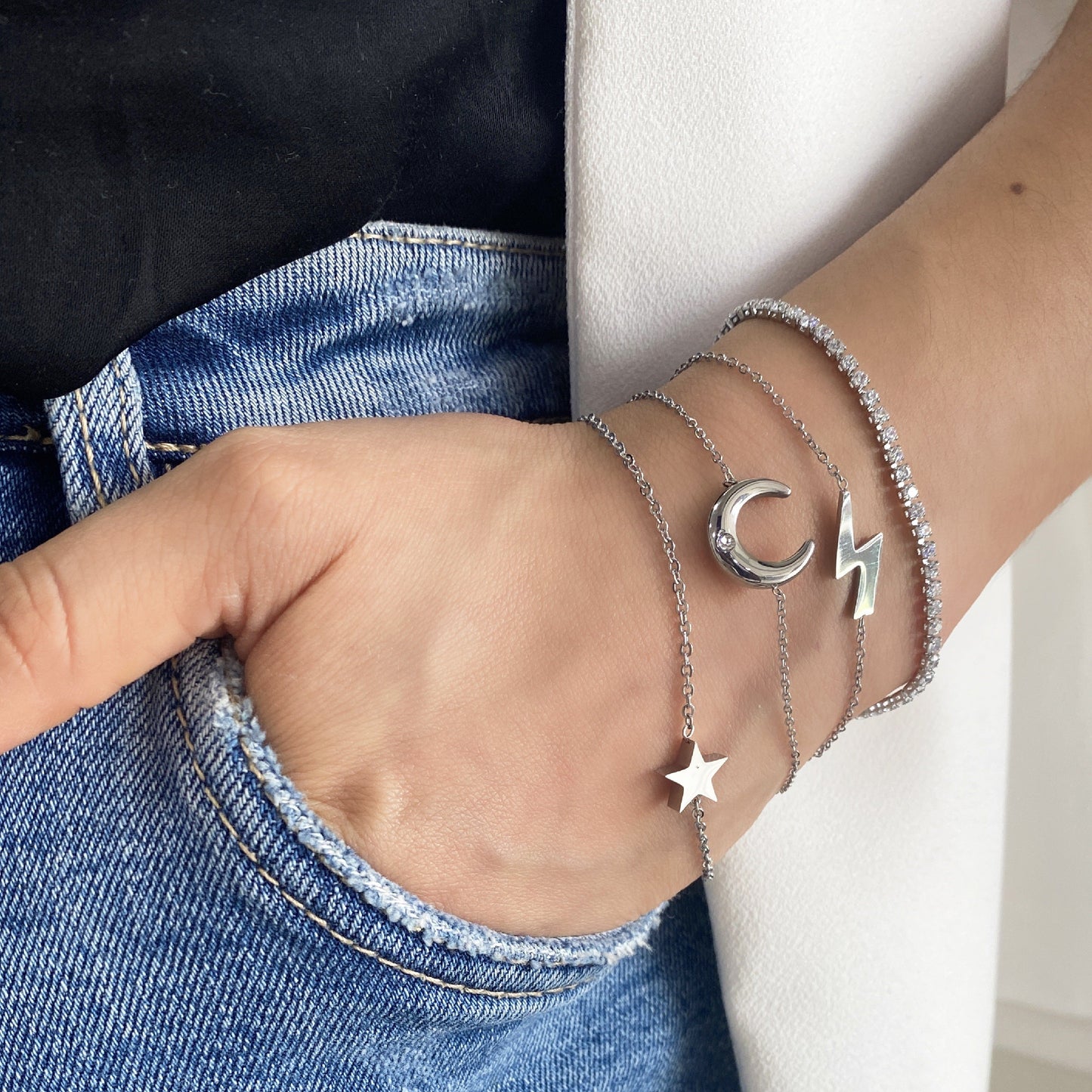 Pulsera ajustable fila cristales chapa de oro tono plateado