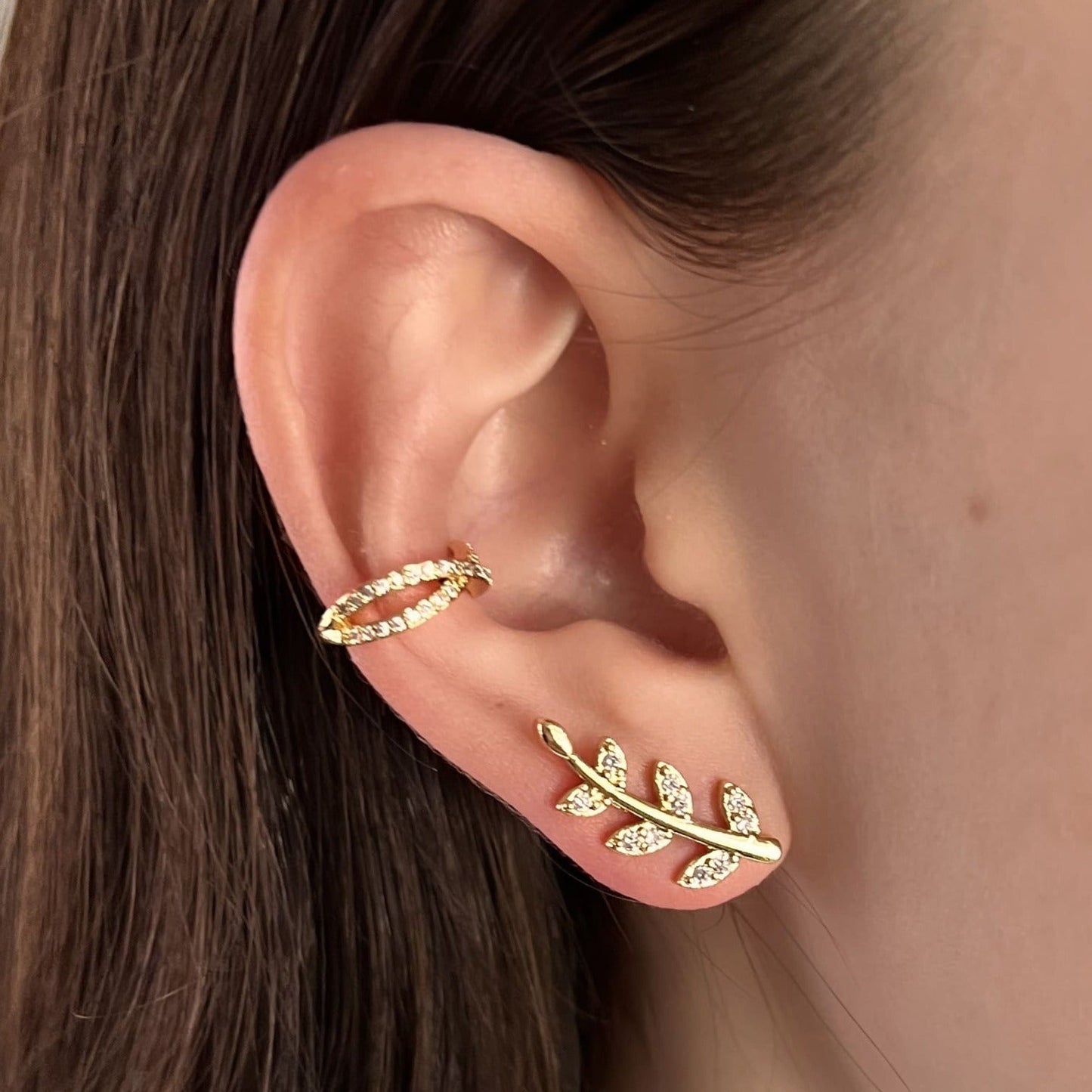 Ear cuff chapa de oro cruzado cristal