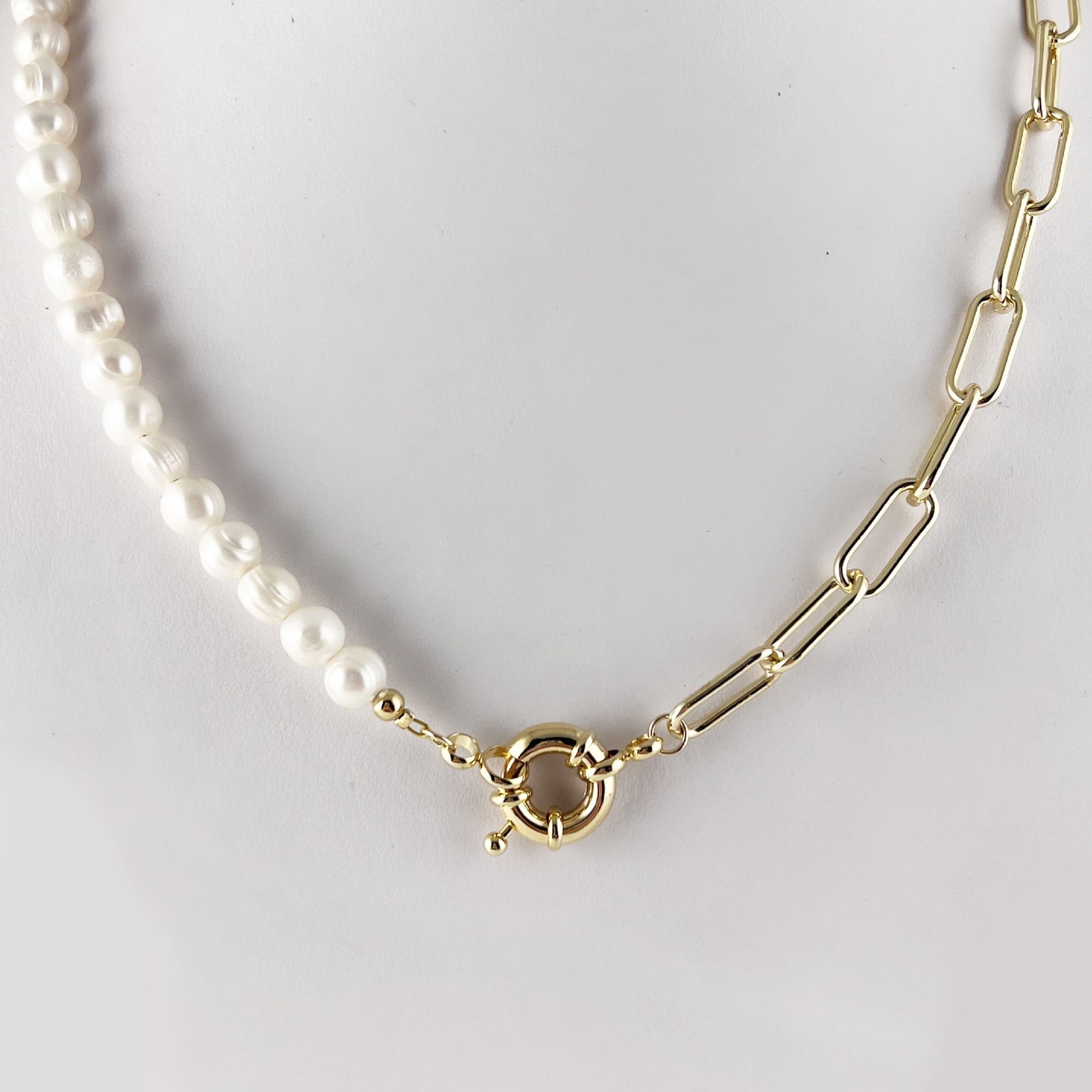 Collar mitad cadena y perla natural broche marino chapa de oro