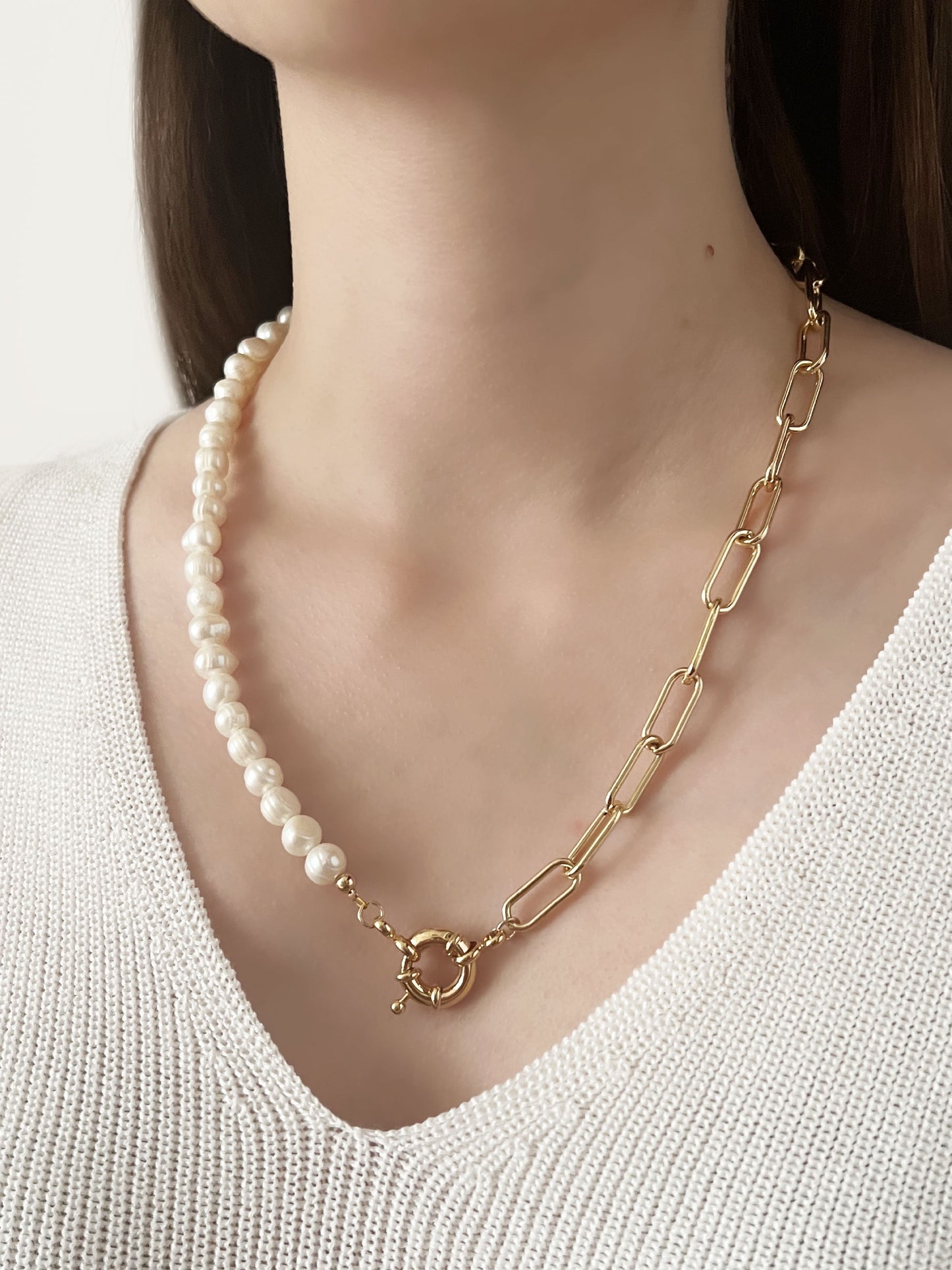 Collar mitad cadena y perla natural broche marino chapa de oro