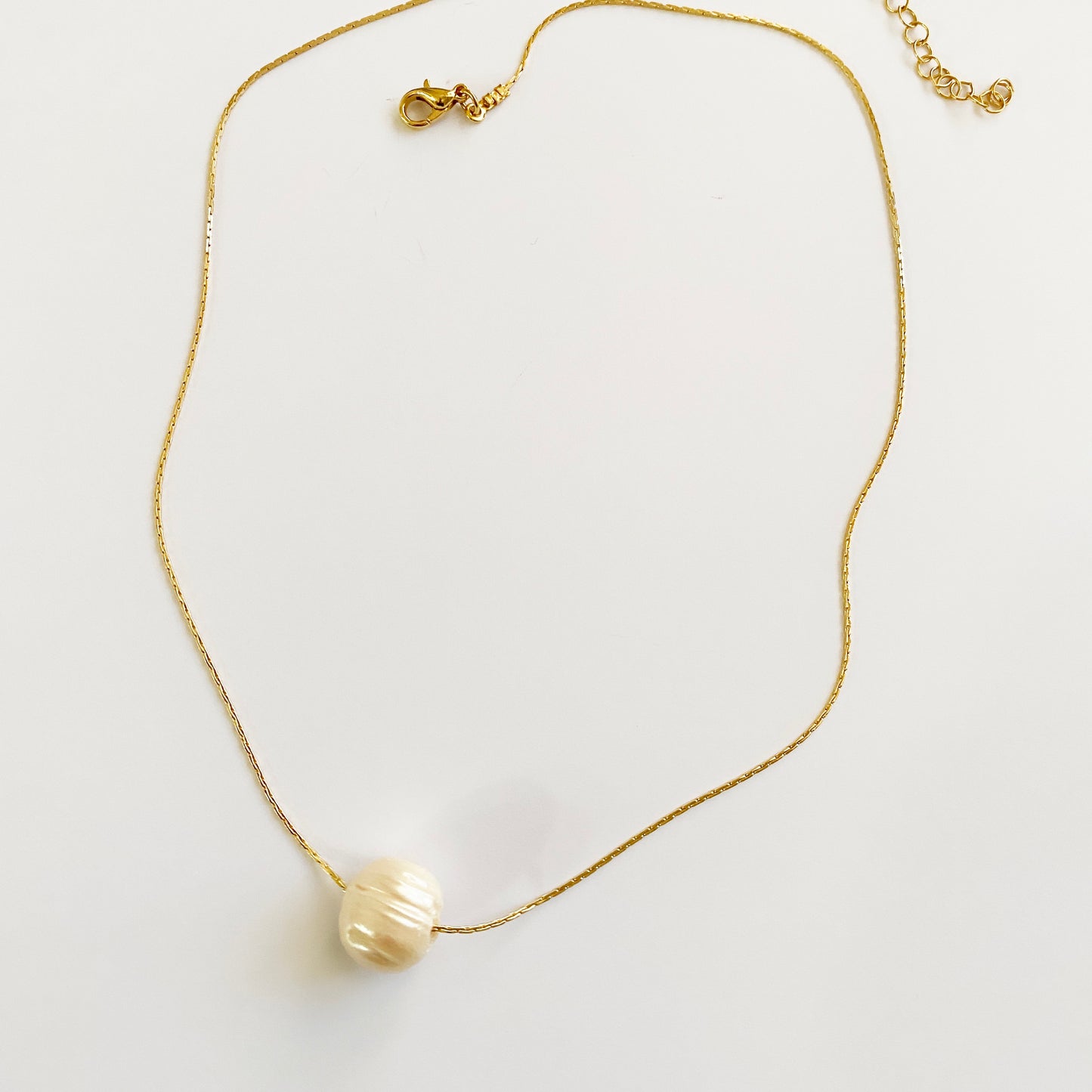 Collar perla natural sencilla chapa de oro