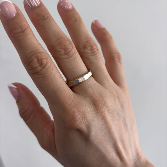 Argolla acero inoxidable facetada bicolor