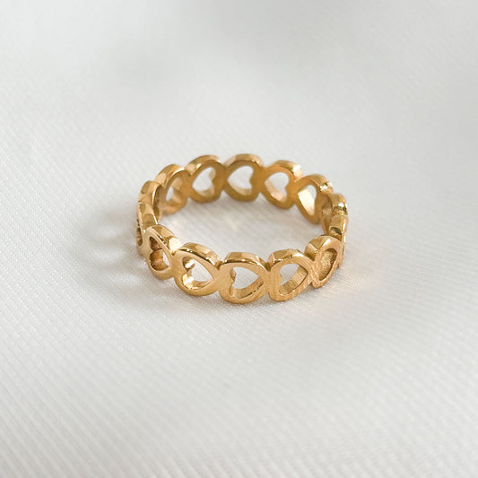 Anillo acero inoxidable corazones contorno dorado