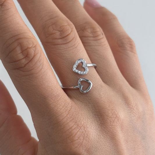 Anillo delgado acero inoxidable dos corazones zirconias