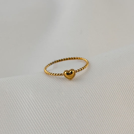 Anillo delgado acero inoxidable dorado corazón soga