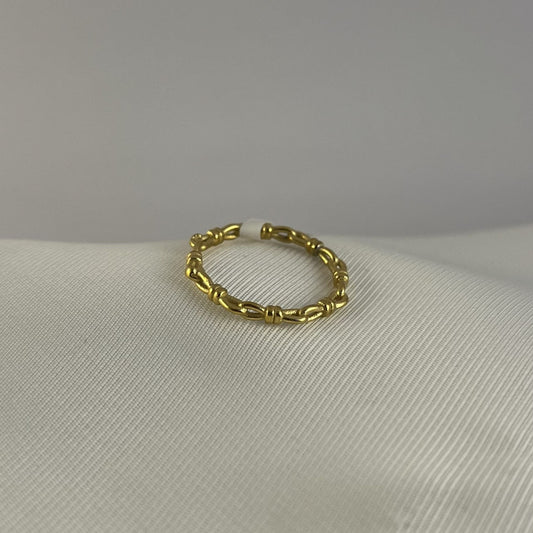 Anillo acero inoxidable delgado dorado nudos #7