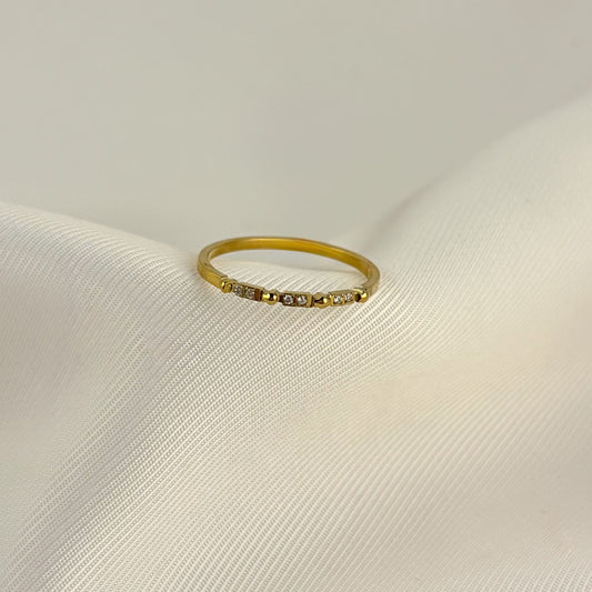 Anillo delgado acero inoxidable 4 puntos zirconias #7 dorado
