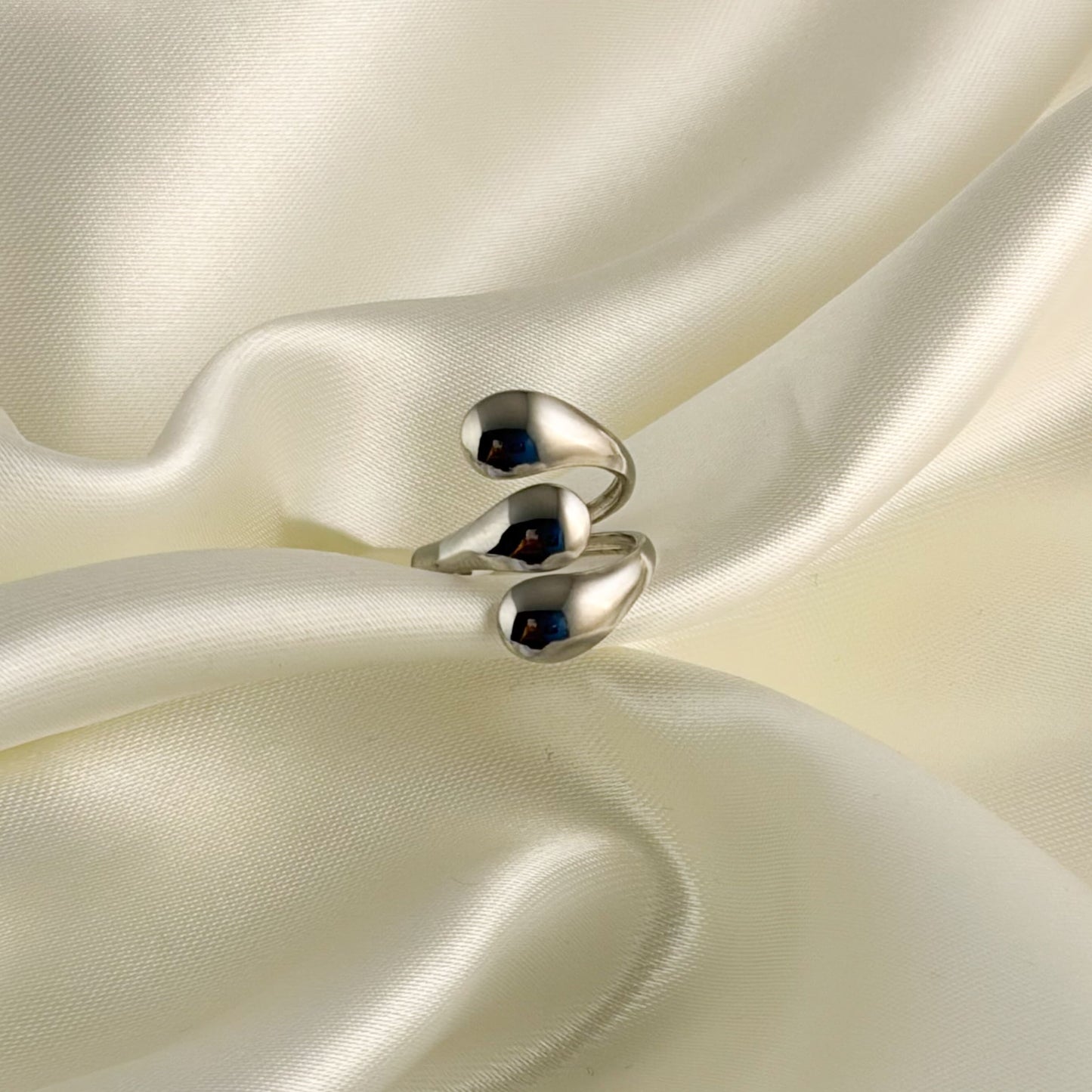 Anillo acero inoxidable tres gotas