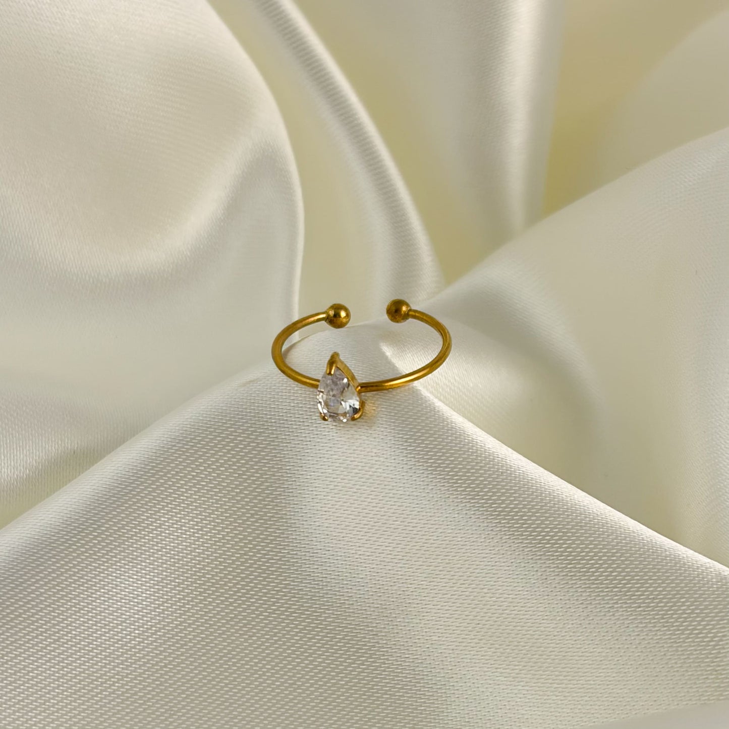 Anillo delgado acero inoxidable dorado gota cristal