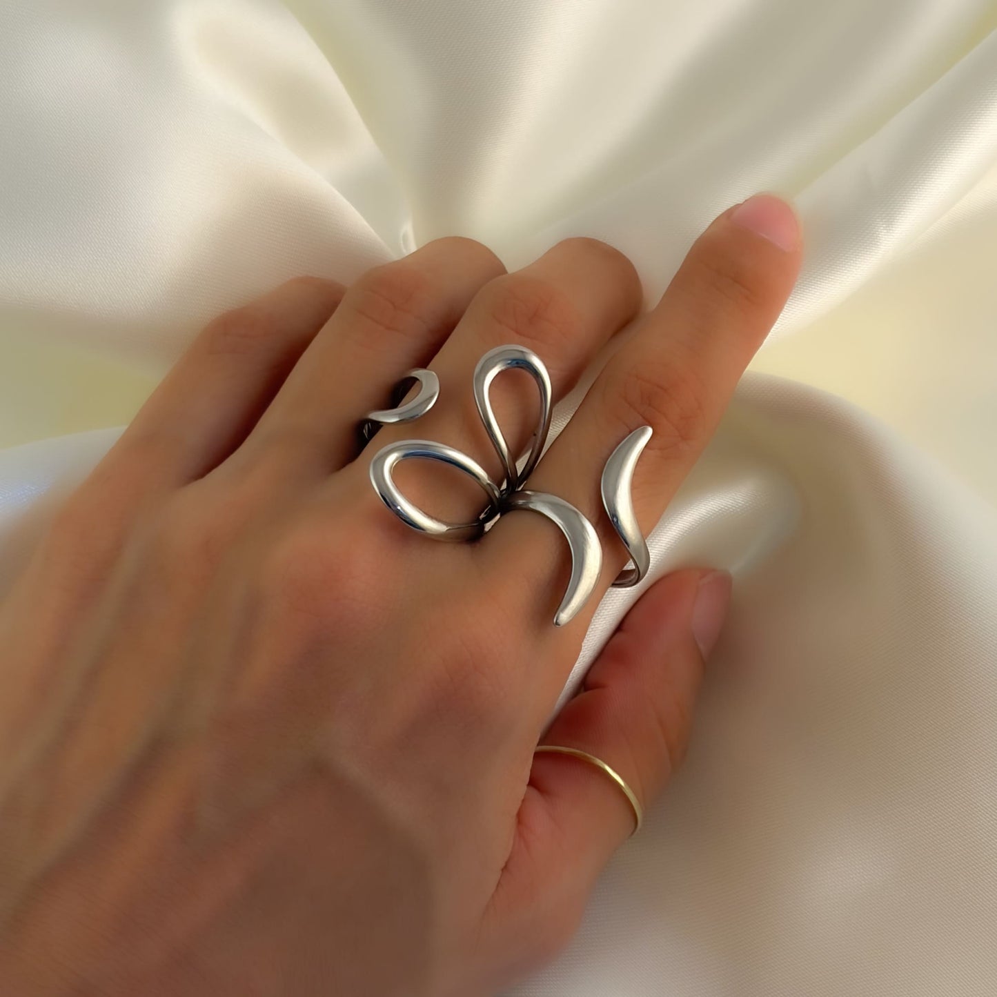Anillo acero inoxidable ajustable pétalos