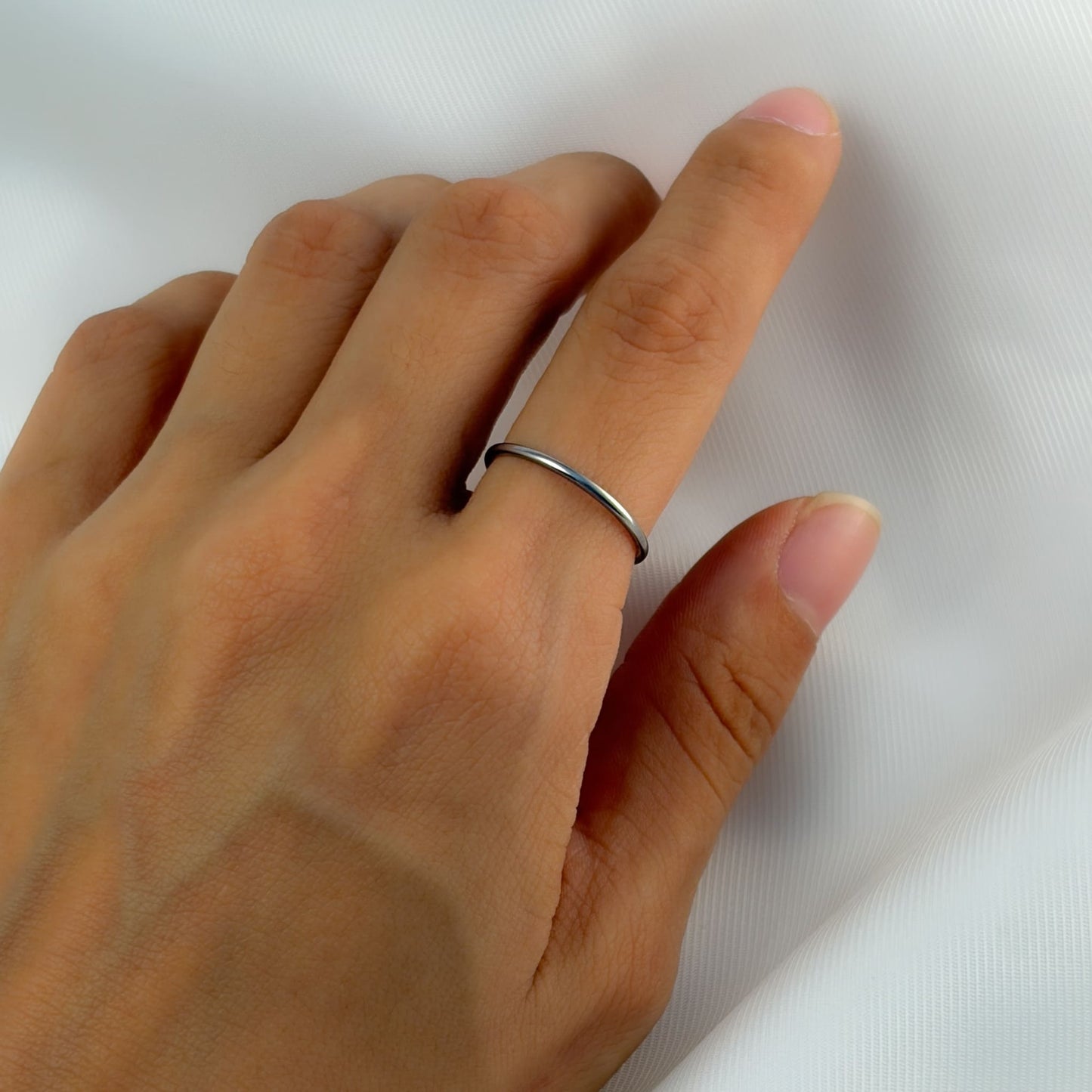 Anillo argolla delgada acero inoxidable talla 6