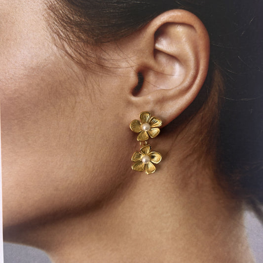 Aretes acero inoxidable flores con perla dorado