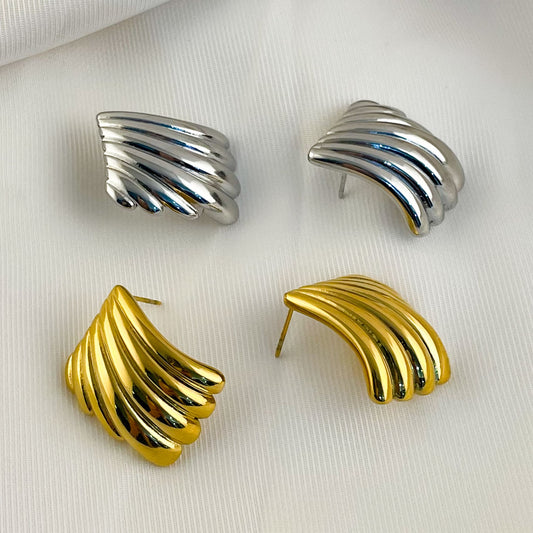Aretes pegados cuadro vintage