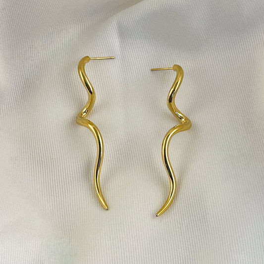 Aretes largos acero inoxidable ondas dorado