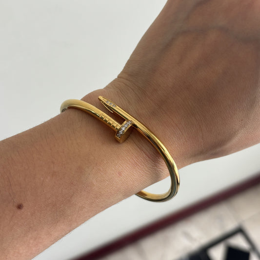 Brazalete clavo acero inoxidable con zirconias dorado