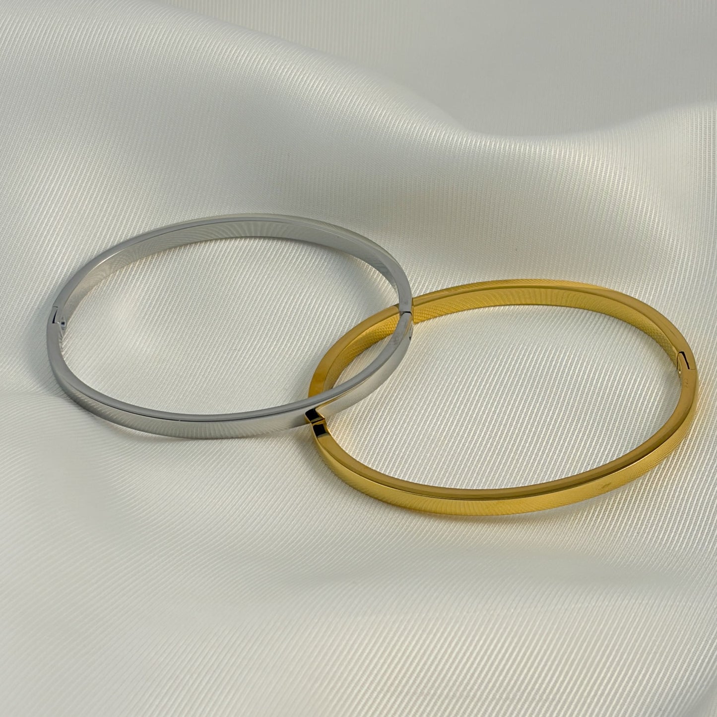 Brazalete acero inoxidable liso redondeado espejo 3 mm abrochable