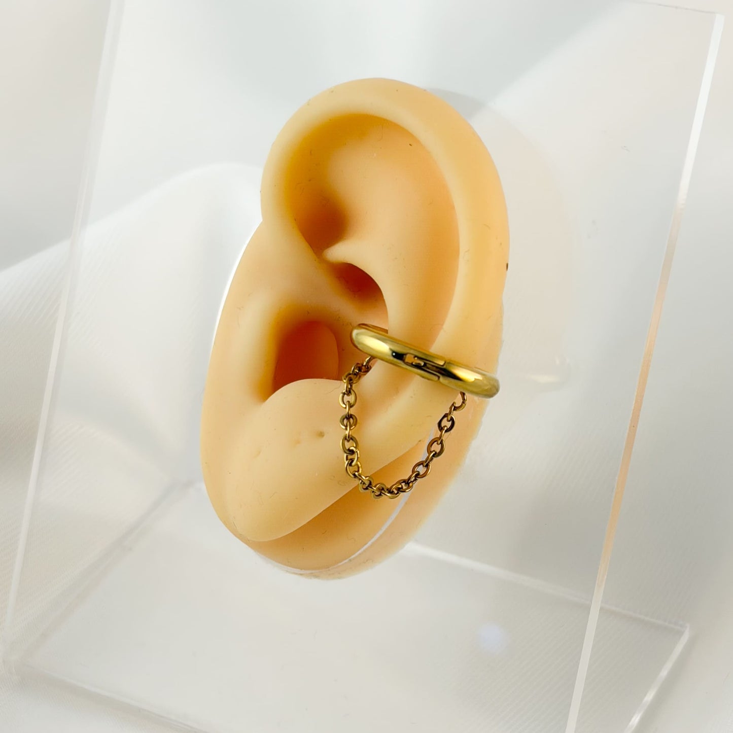 Ear cuff liso cadena dorado acero inoxidable