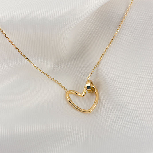 Collar acero inoxidable corazón aro dorado