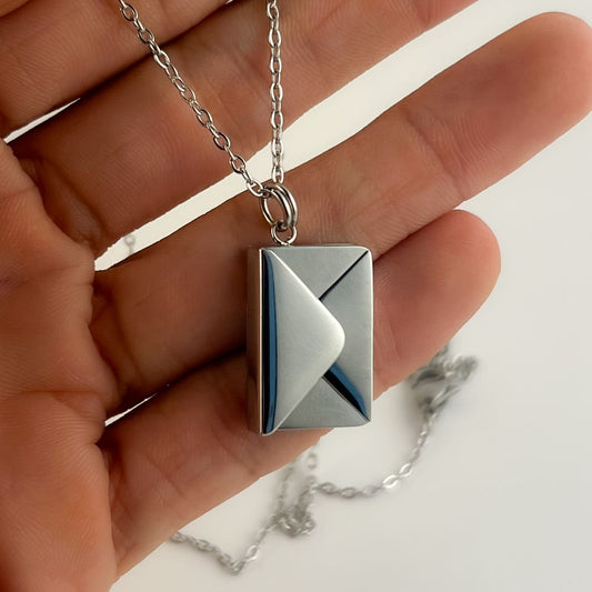 Collar dije sobre con carta para grabar acero inoxidable regalo personalizado