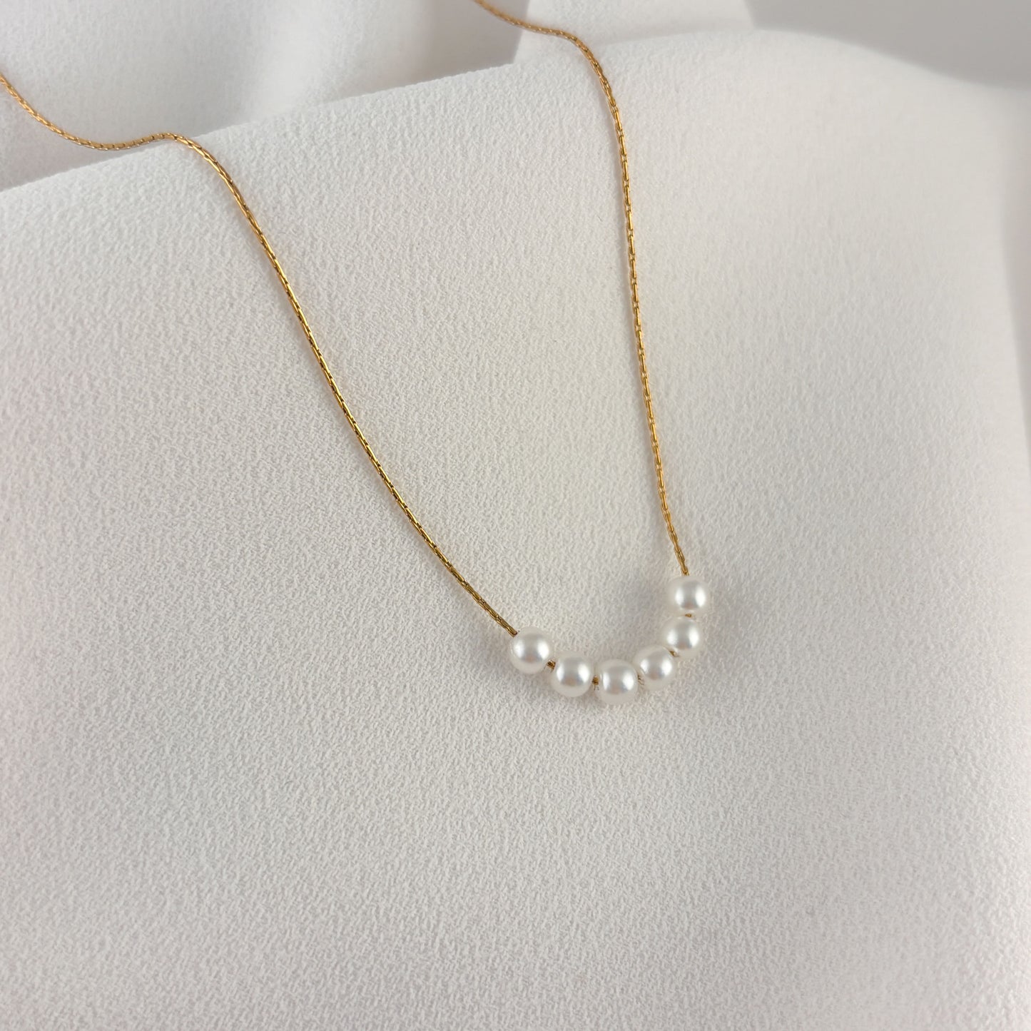 Collar acero inoxidable 6 perlitas dorado premium