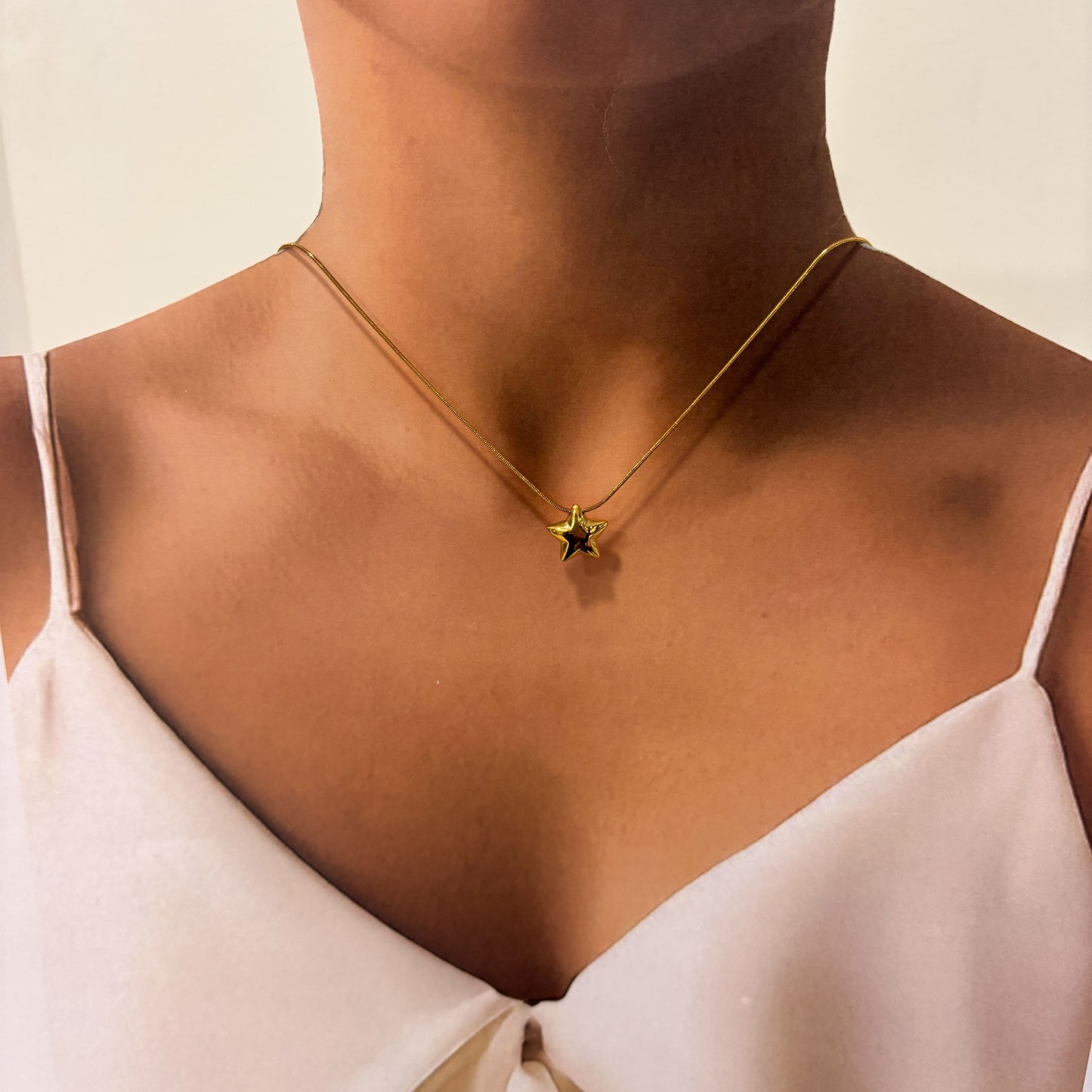 Collar estrella globo acero inoxidable dorado