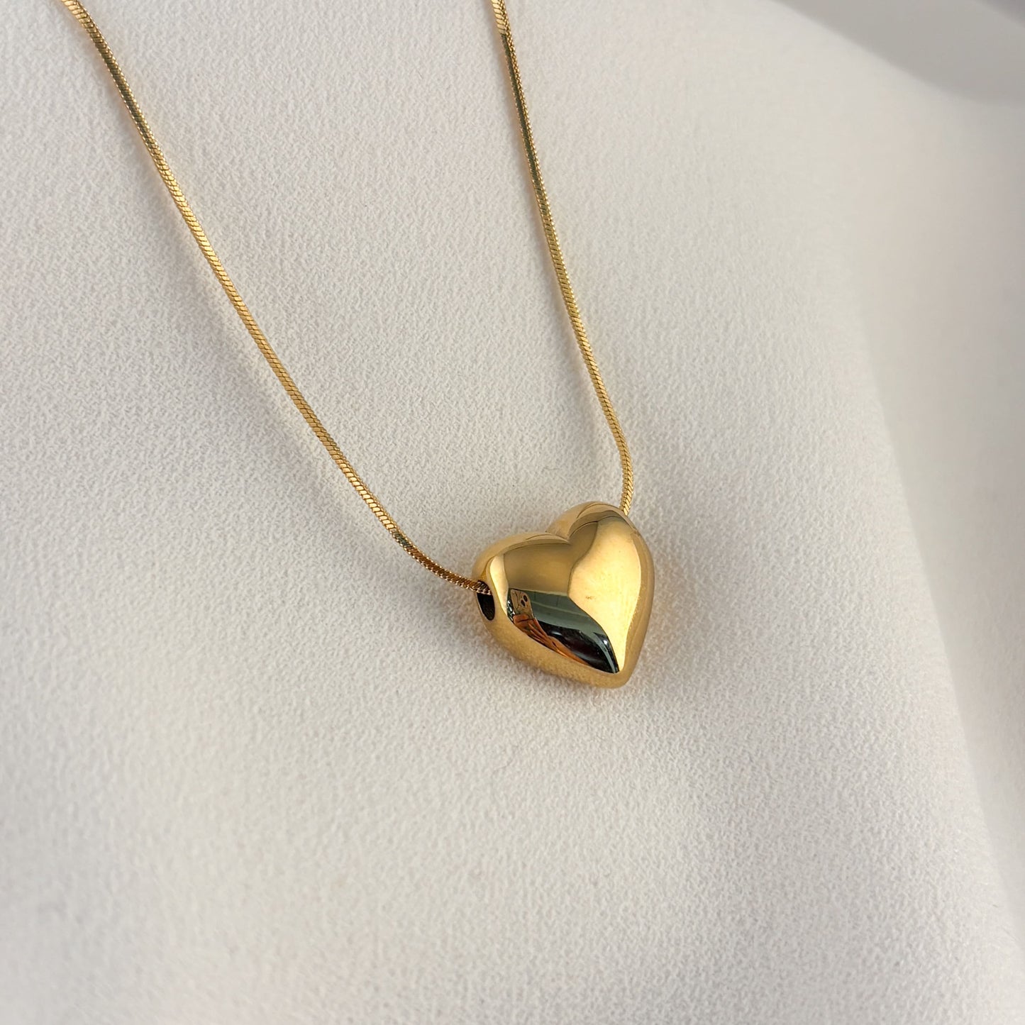 Collar corazón globo grande acero inoxidable dorado