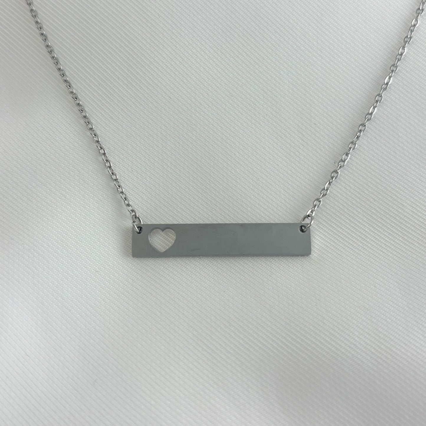 Collar con placa rectangular corazón acero inox