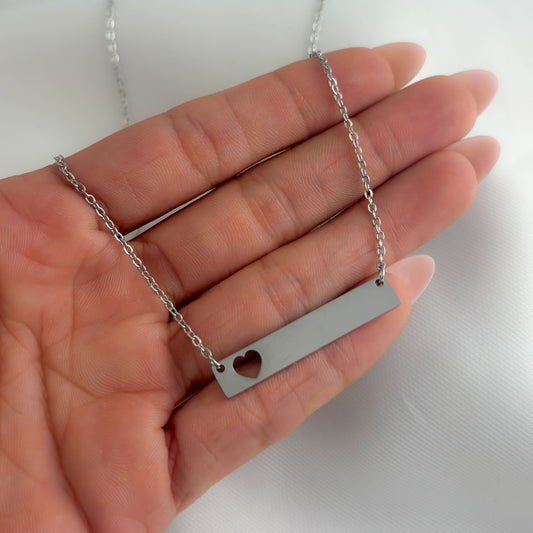 Collar con placa rectangular corazón acero inox