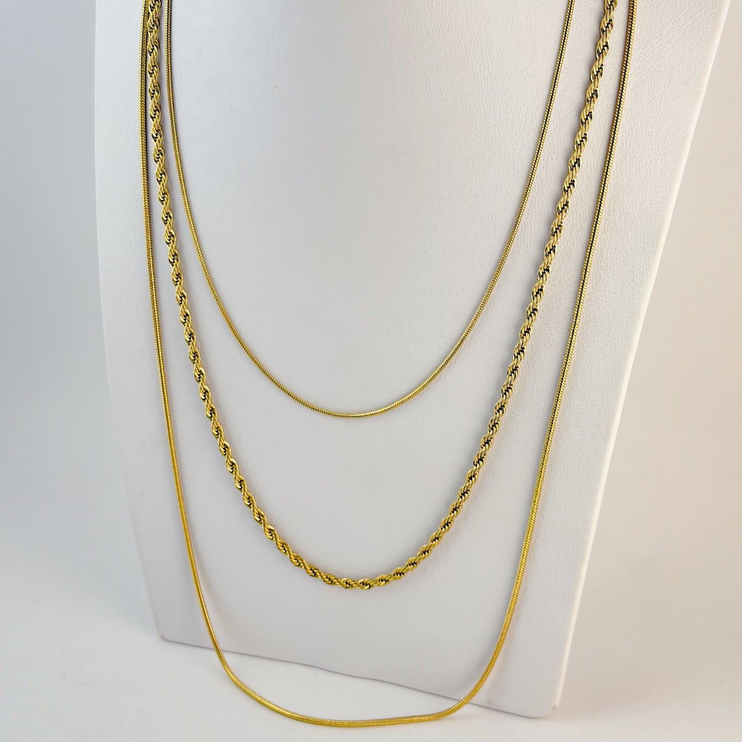 Collar triple acero inoxidable dorado cola de ratón / torsal