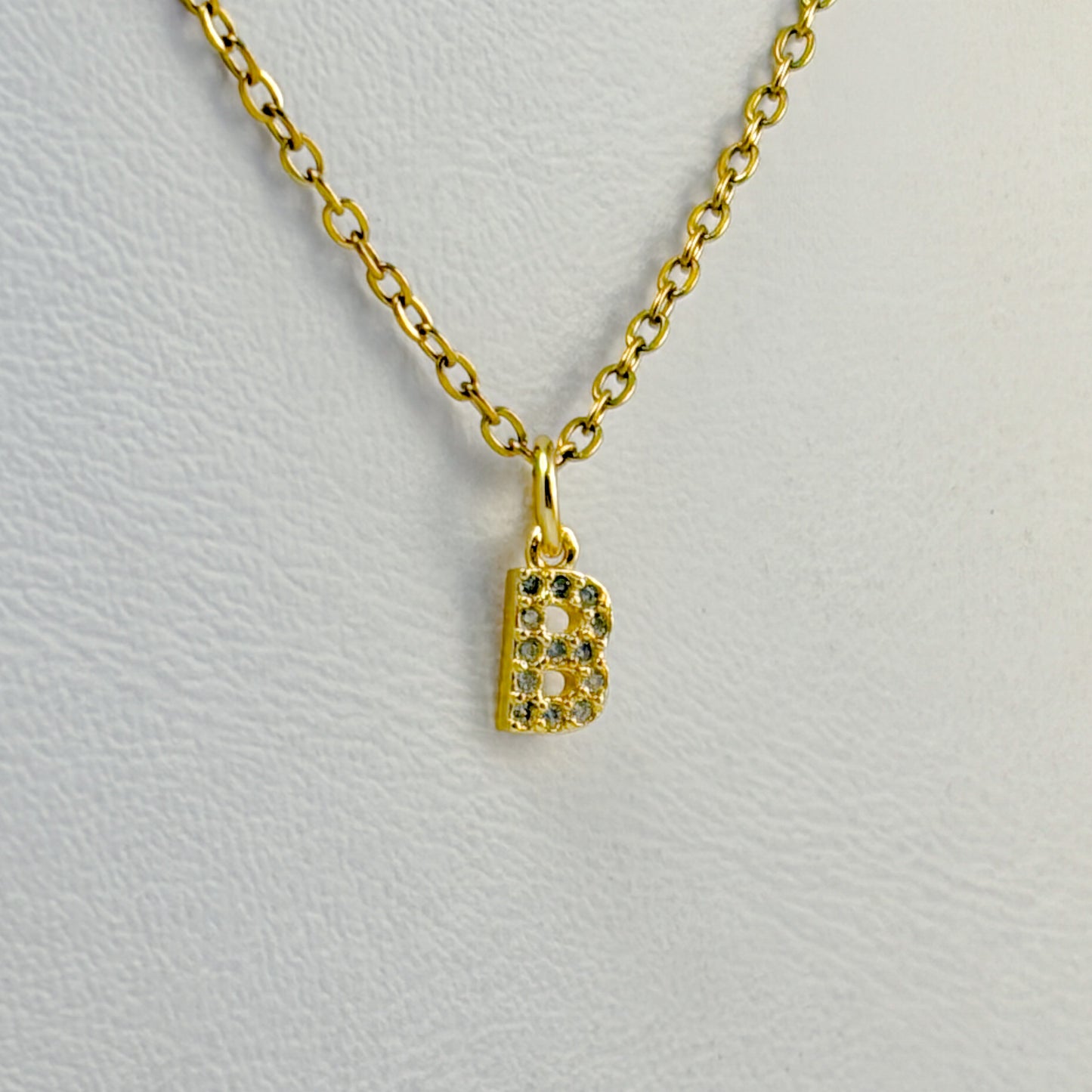 Collar inicial mini zirconias chapa de oro acero inoxidable