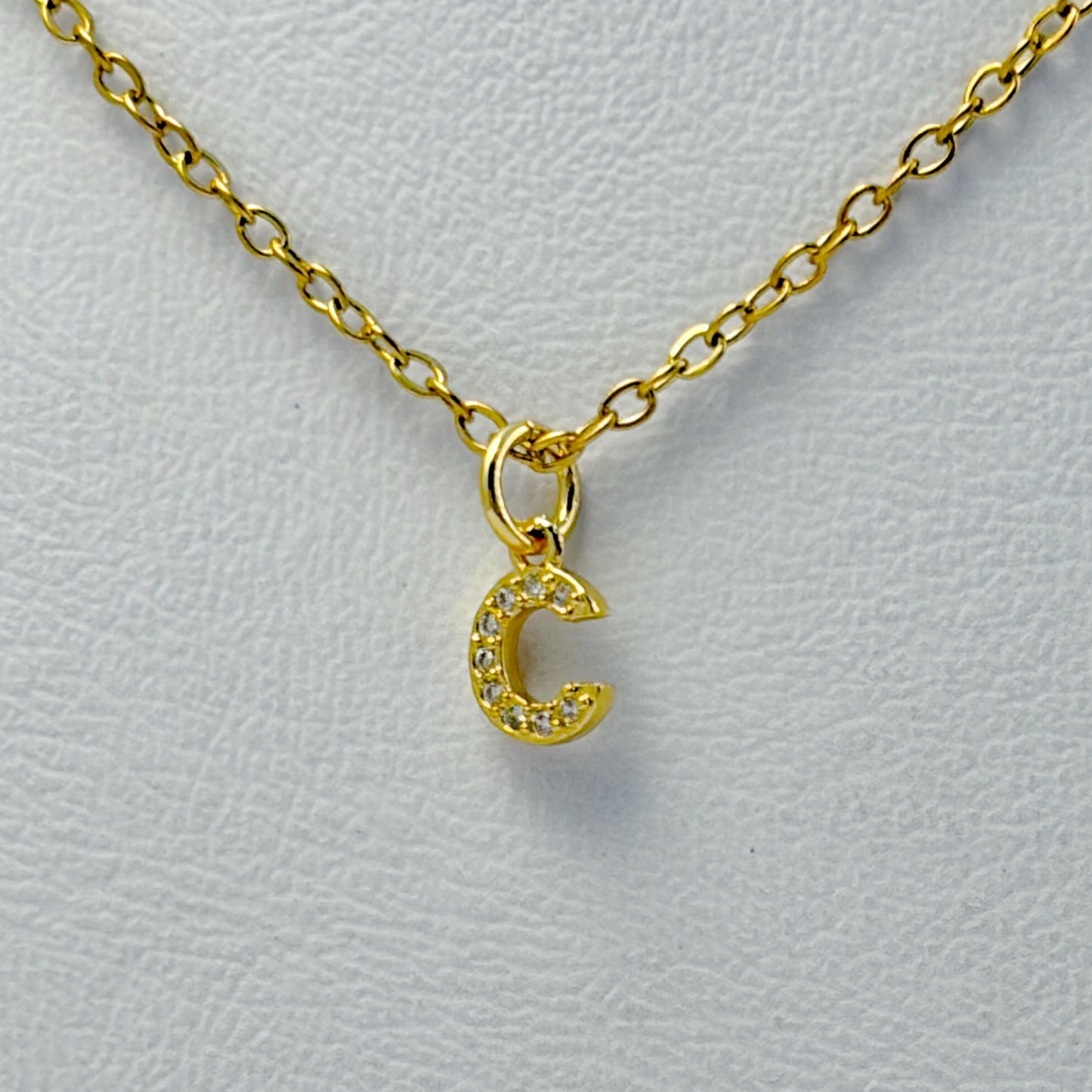 Collar inicial mini zirconias chapa de oro acero inoxidable