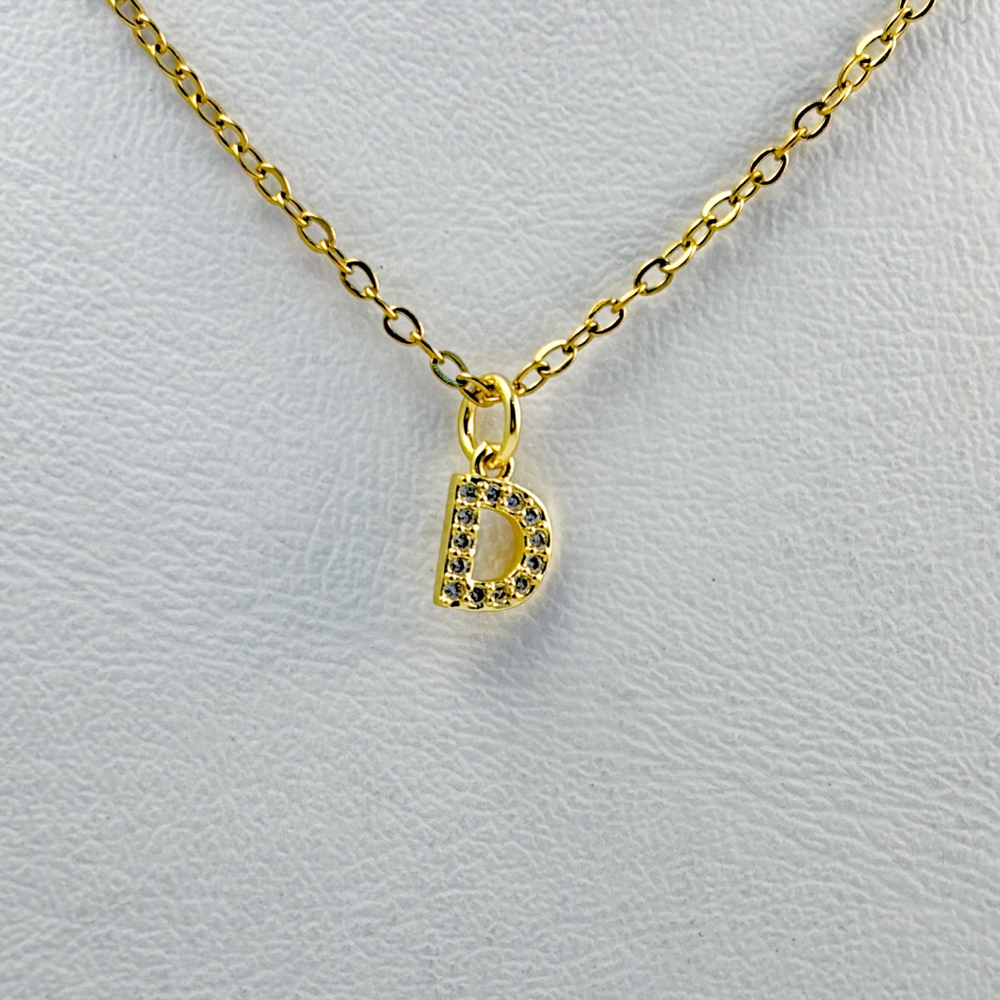 Collar inicial mini zirconias chapa de oro acero inoxidable