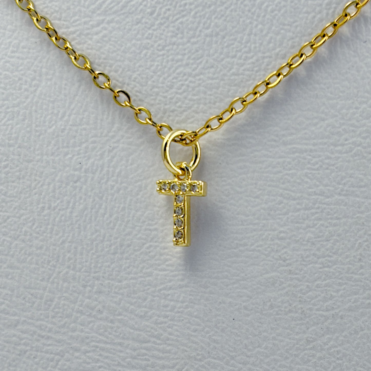 Collar inicial mini zirconias chapa de oro acero inoxidable