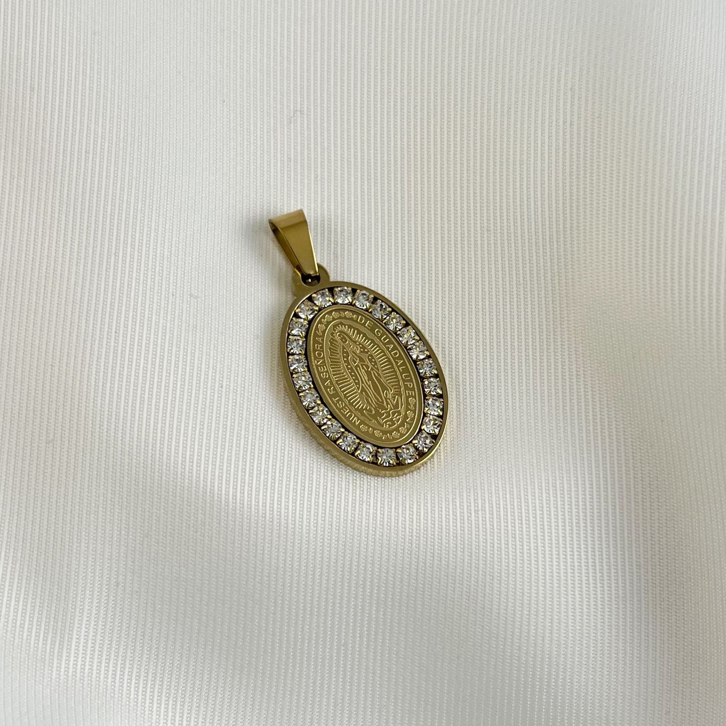 Medalla acero zirconias contorno virgen de Guadalupe 2.5 cm