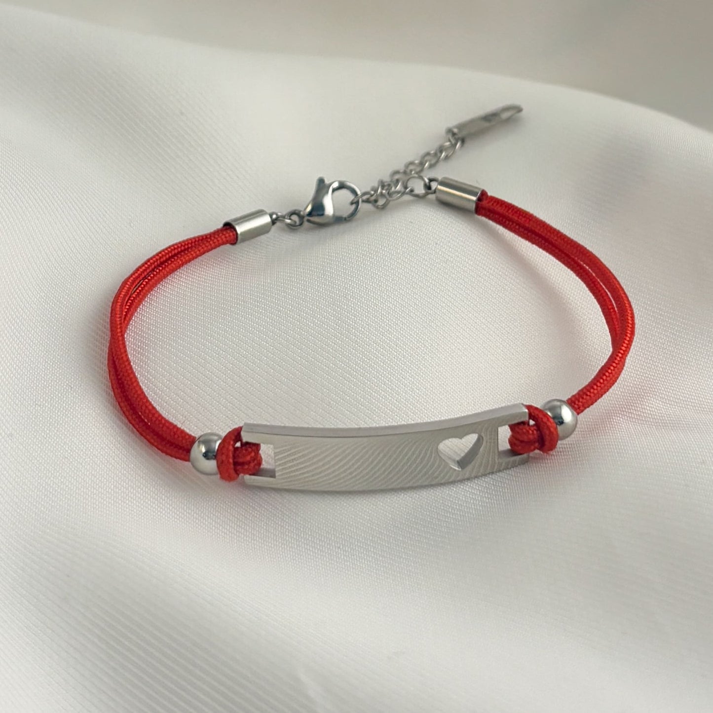 Pulsera placa corazón acero inoxidable hilo rojo