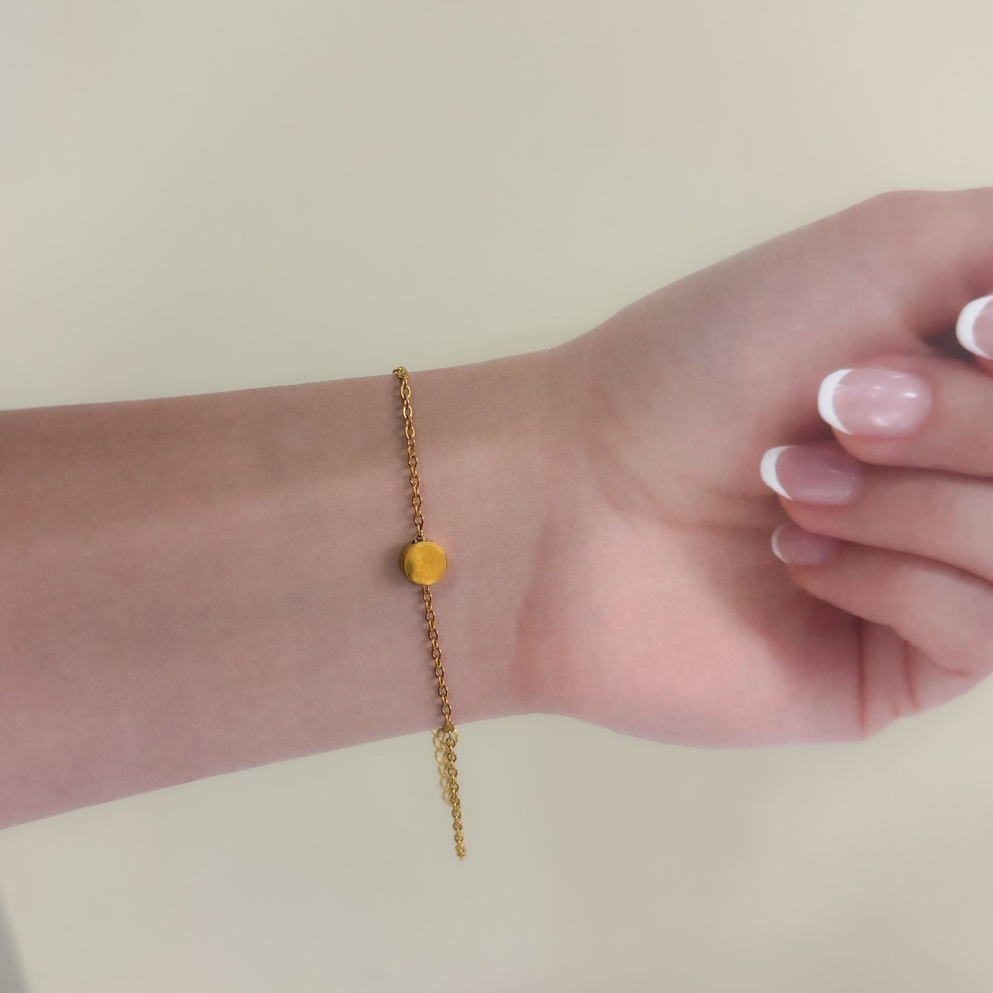 Pulsera sencilla acero inoxidable circulo mini dorado