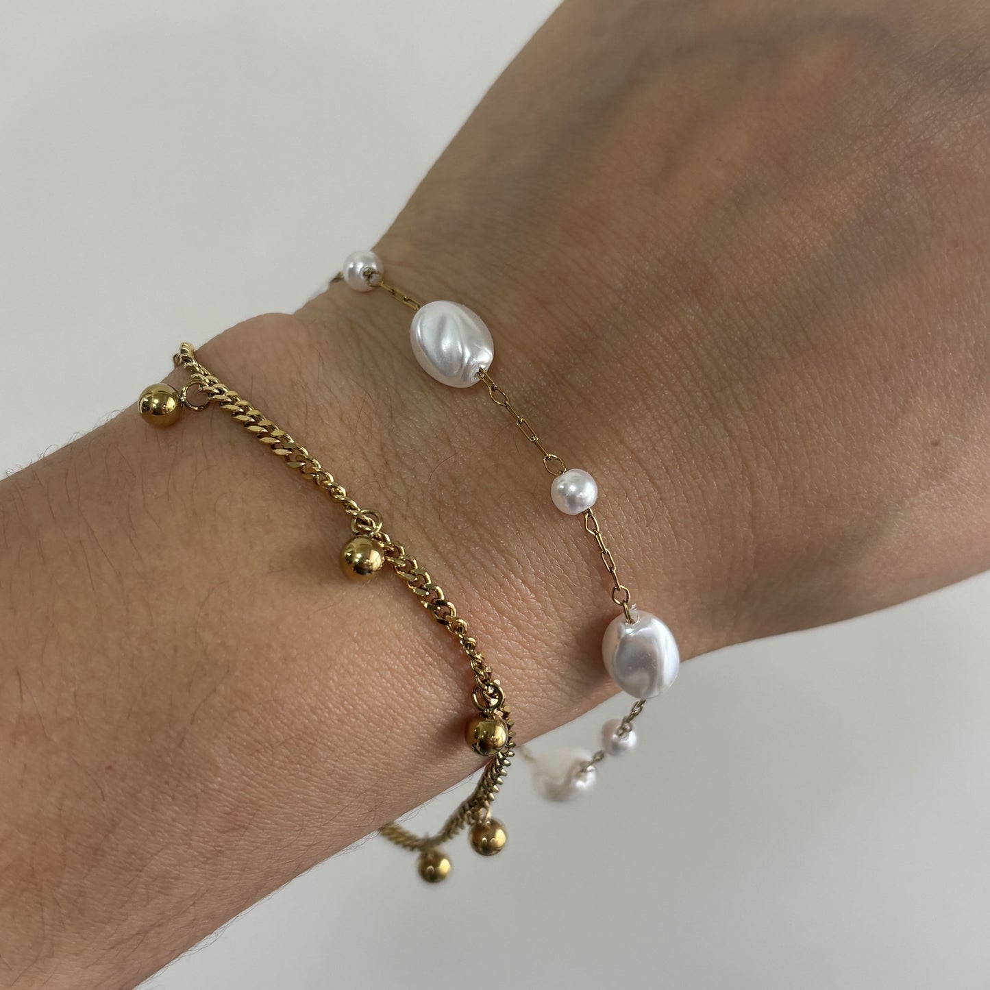 Pulsera acero inoxidable bolitas colgantes dorado